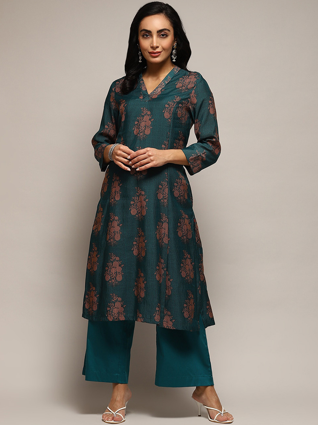 

Biba Floral Printed A-Line Kurta With Palazzos, Green