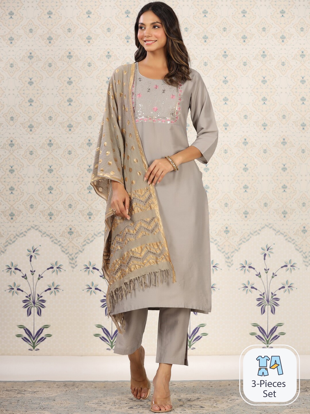 

Ode by House of Pataudi Floral Yoke Design Regular Sequinned Kurta with Trousers & Dupatta, Grey