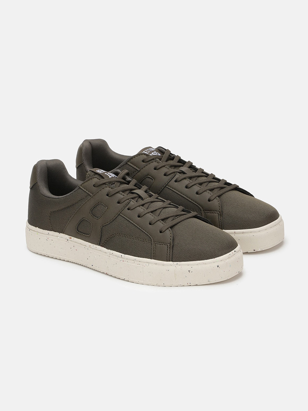 

United Colors of Benetton Men Lightweight Comfort Insole Contrast Sole Sneakers, Olive