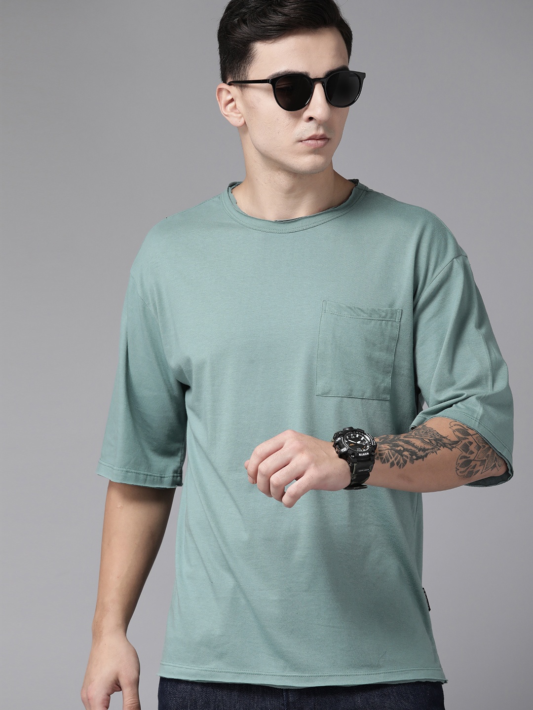 

Roadster Men Solid Pockets T-shirt, Green