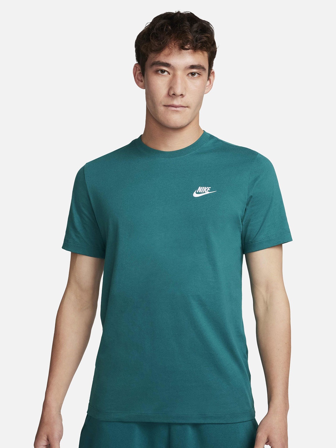 

Nike Sportswear Club Round Neck Regular-Fit Logo Embroidered Detail Pure Cotton T-Shirt, Green