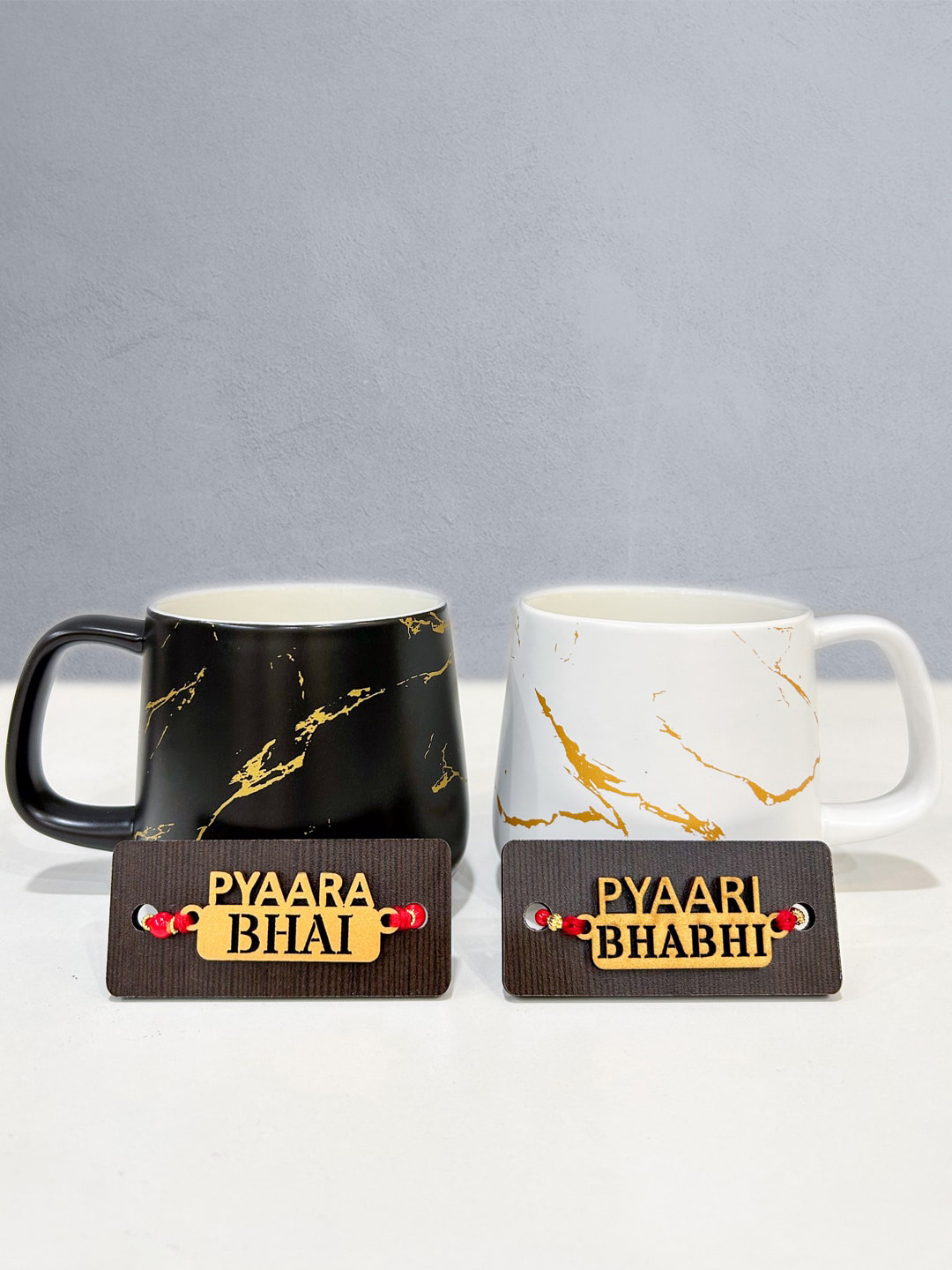 

BonZeaL Unisex Set Of 2 Rakhi With 2 Mugs Gift Set, Gold