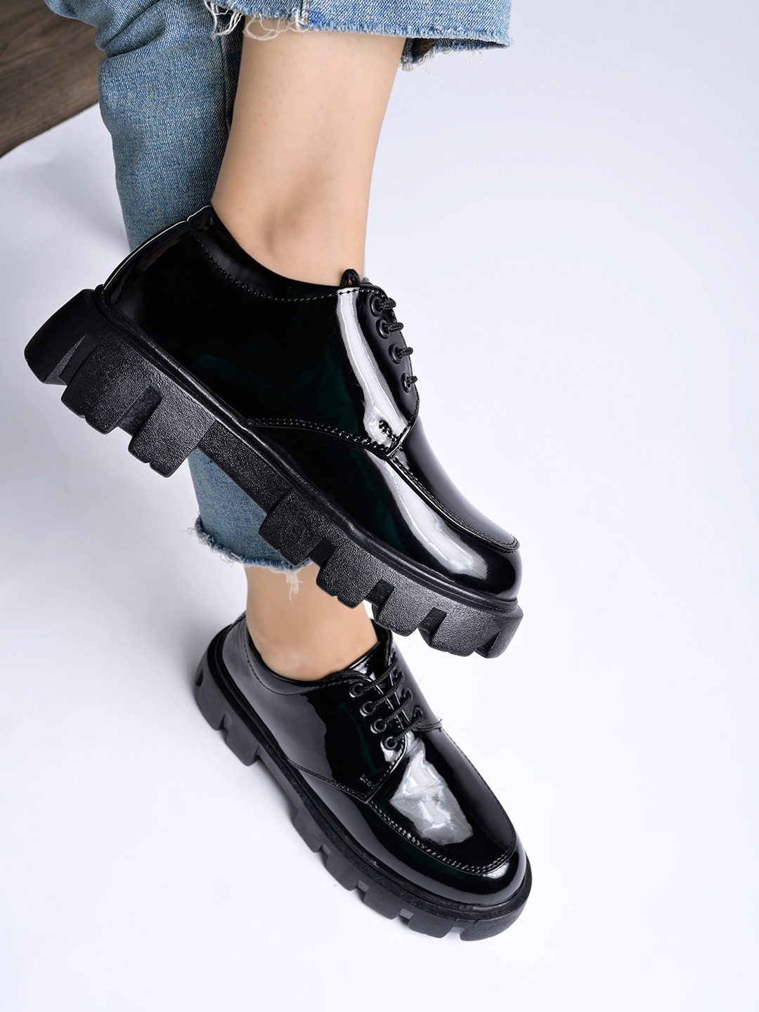 

Shoetopia Girls Heeled Lightweight Derbys, Black