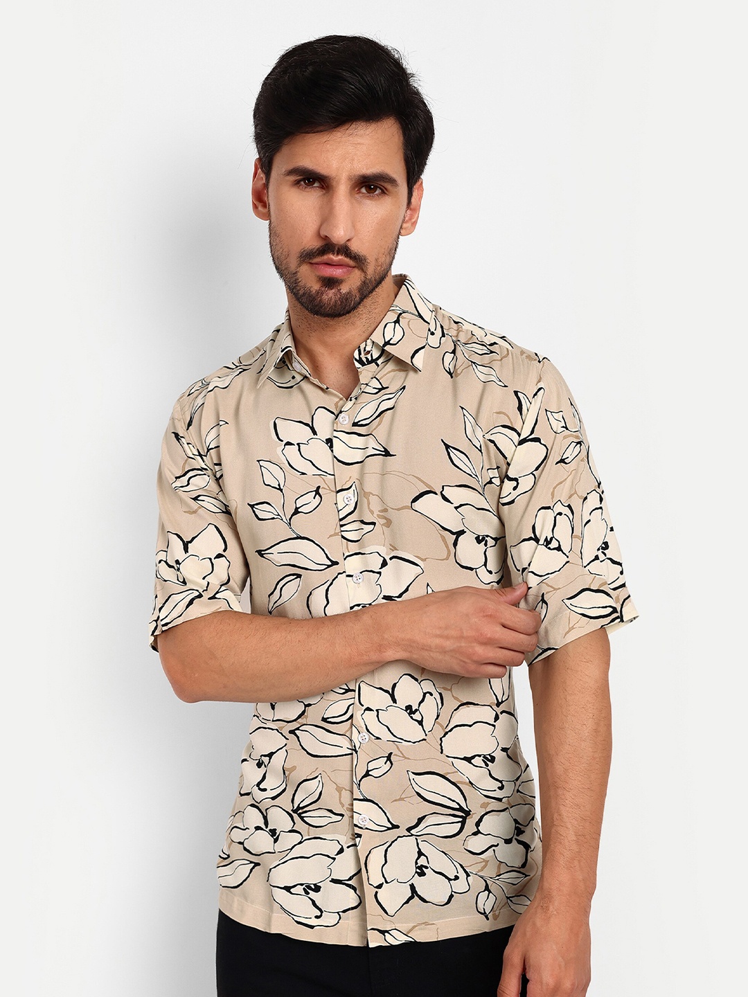 

Urban Scissors India Slim Slim Fit Floral Printed Spread Collar Casual Shirt, Beige