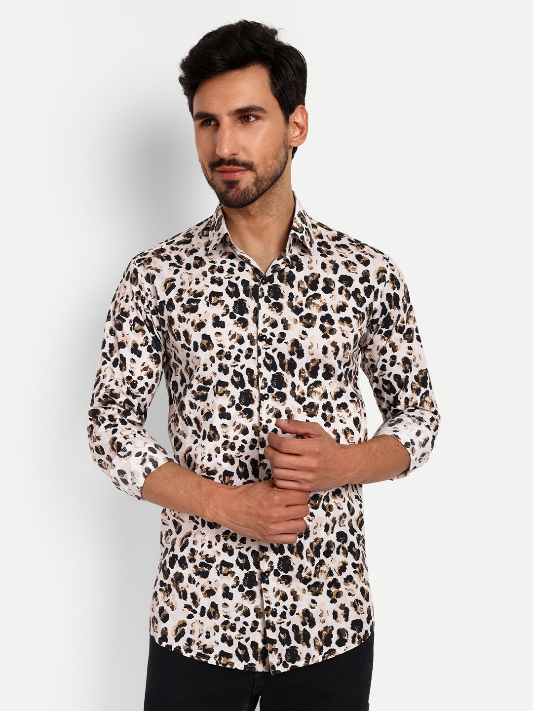 

Urban Scissors India Slim Slim Fit Animal Printed Spread Collar Pure Cotton Casual Shirt, White