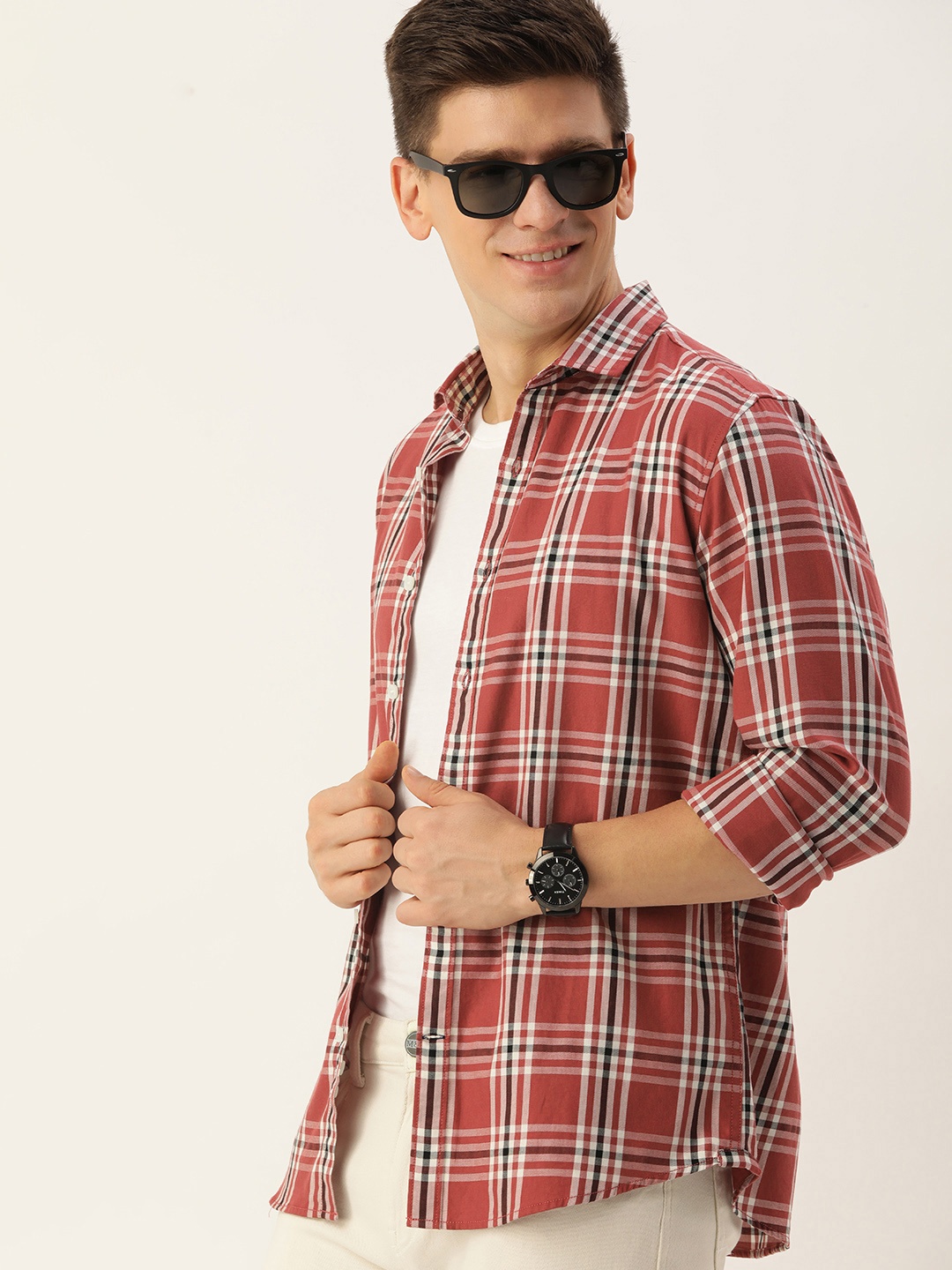 

Mast & Harbour Men Standard Tartan Checked Casual Shirt, Red