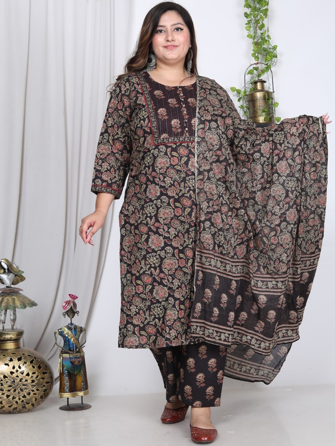 

Swasti Floral Printed Regular Pure Cotton Kurta With Trousers & Dupatta, Black