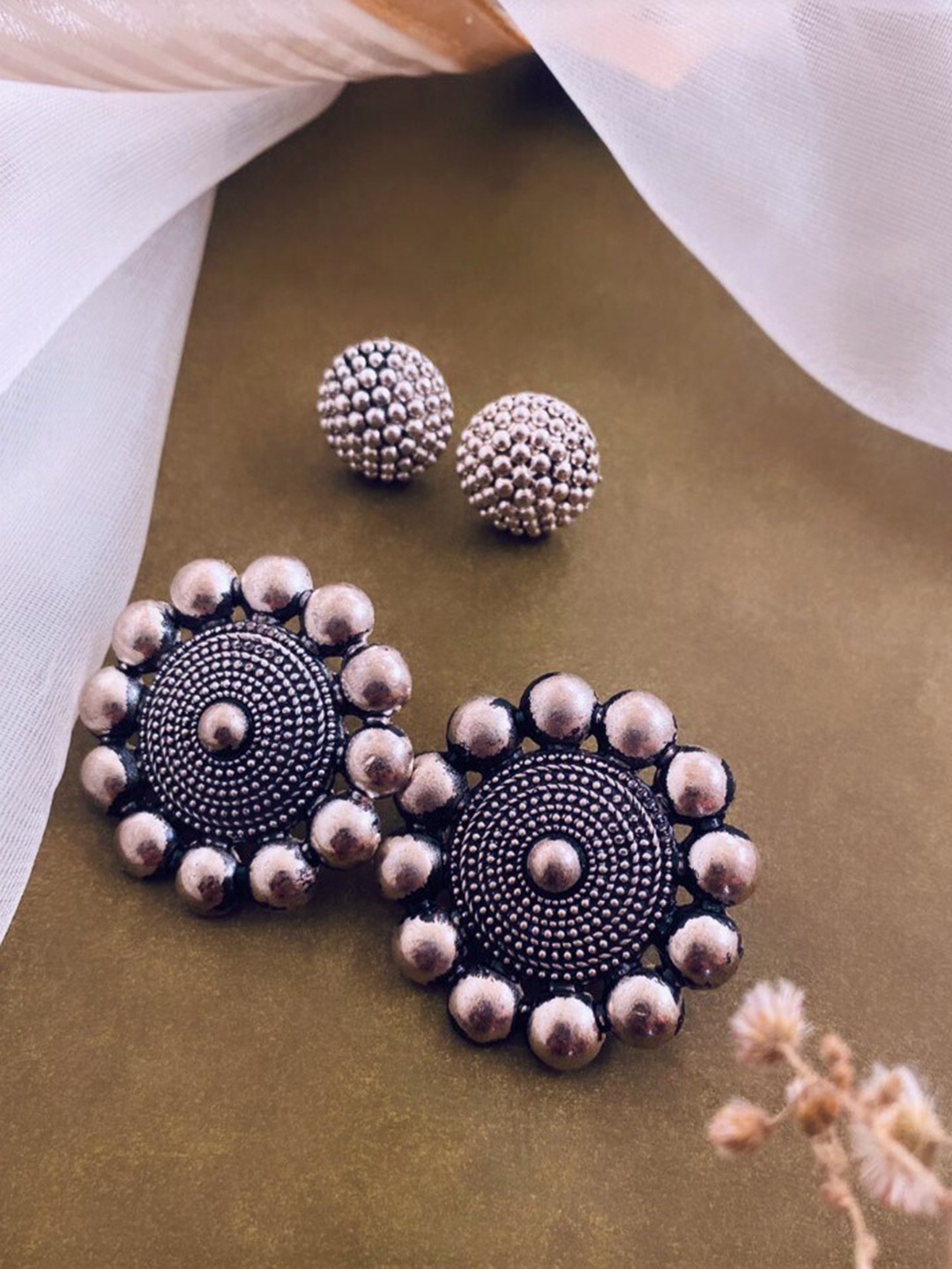 

ATIBELLE Set Of 2 Silver-Plated Contemporary Stud Earrings