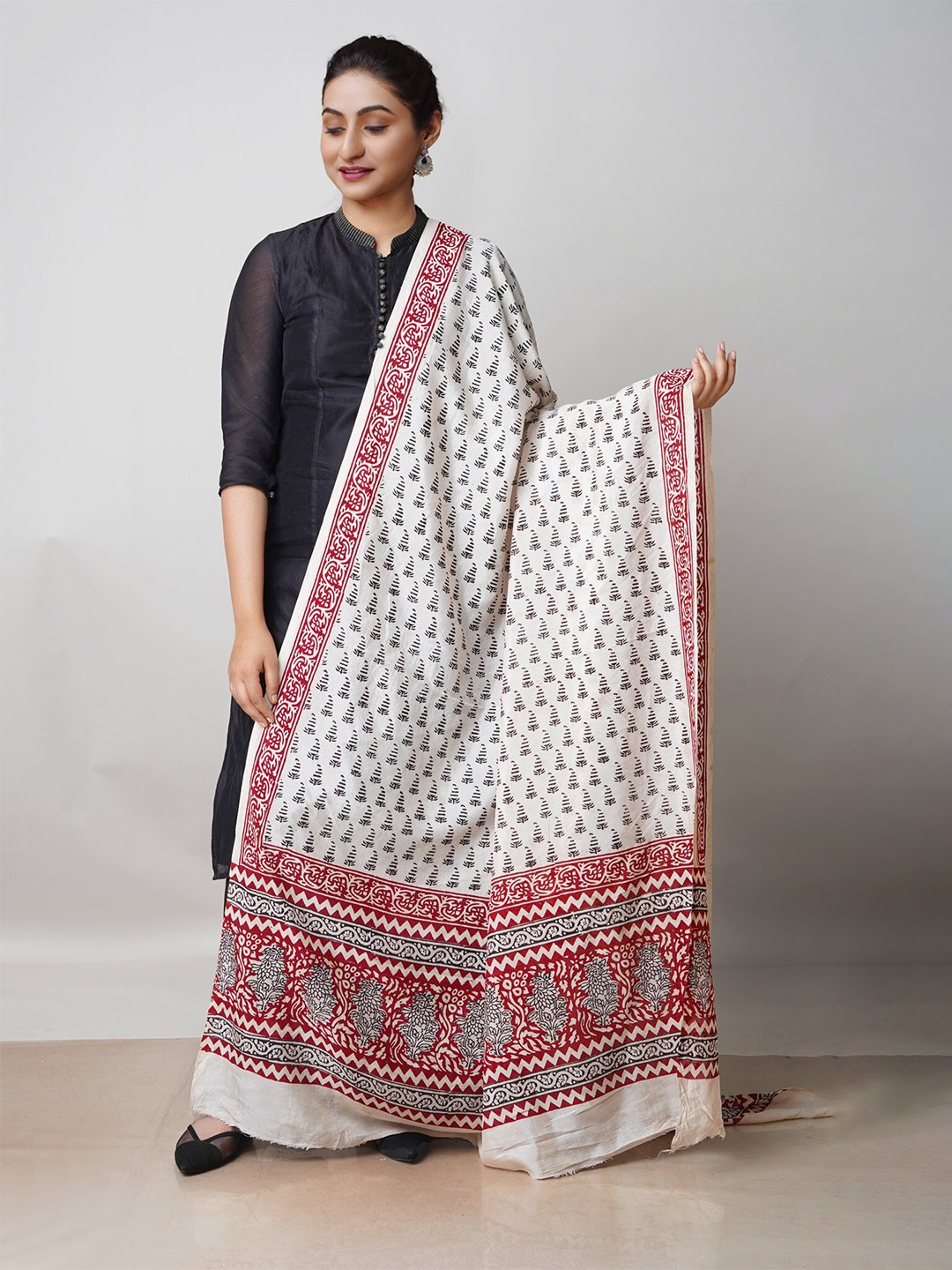 

Unnati Silks Ethnic Motifs Printed Pure Cotton Dupatta, White