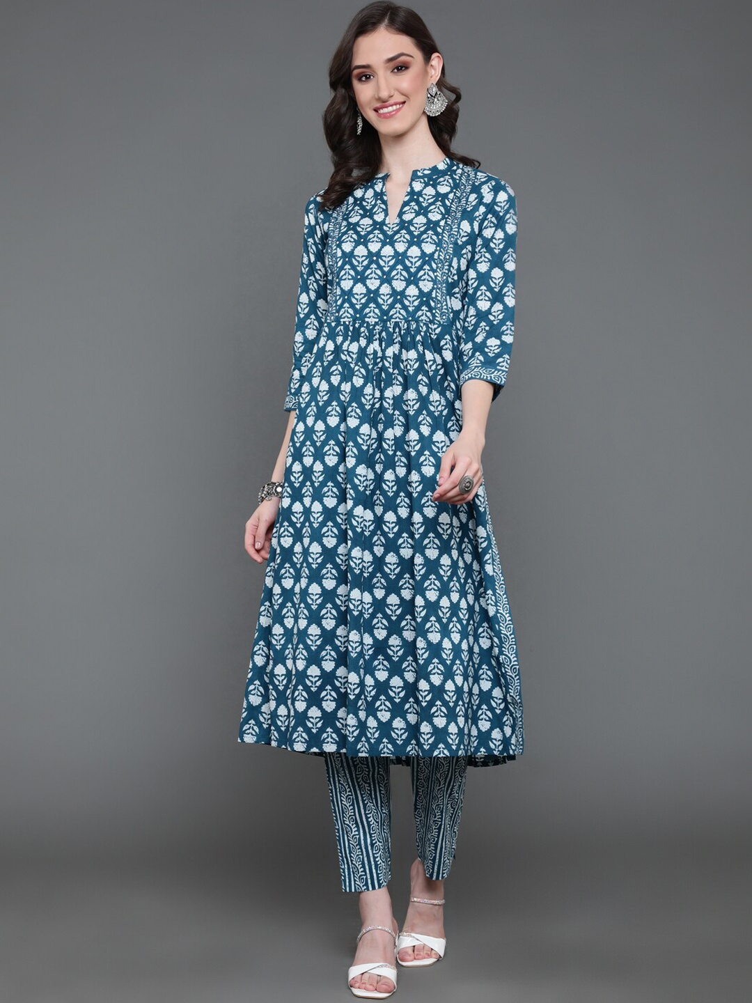 

antaran Floral Printed Mandarin Collar Pure Cotton Kurta with Trousers, Blue
