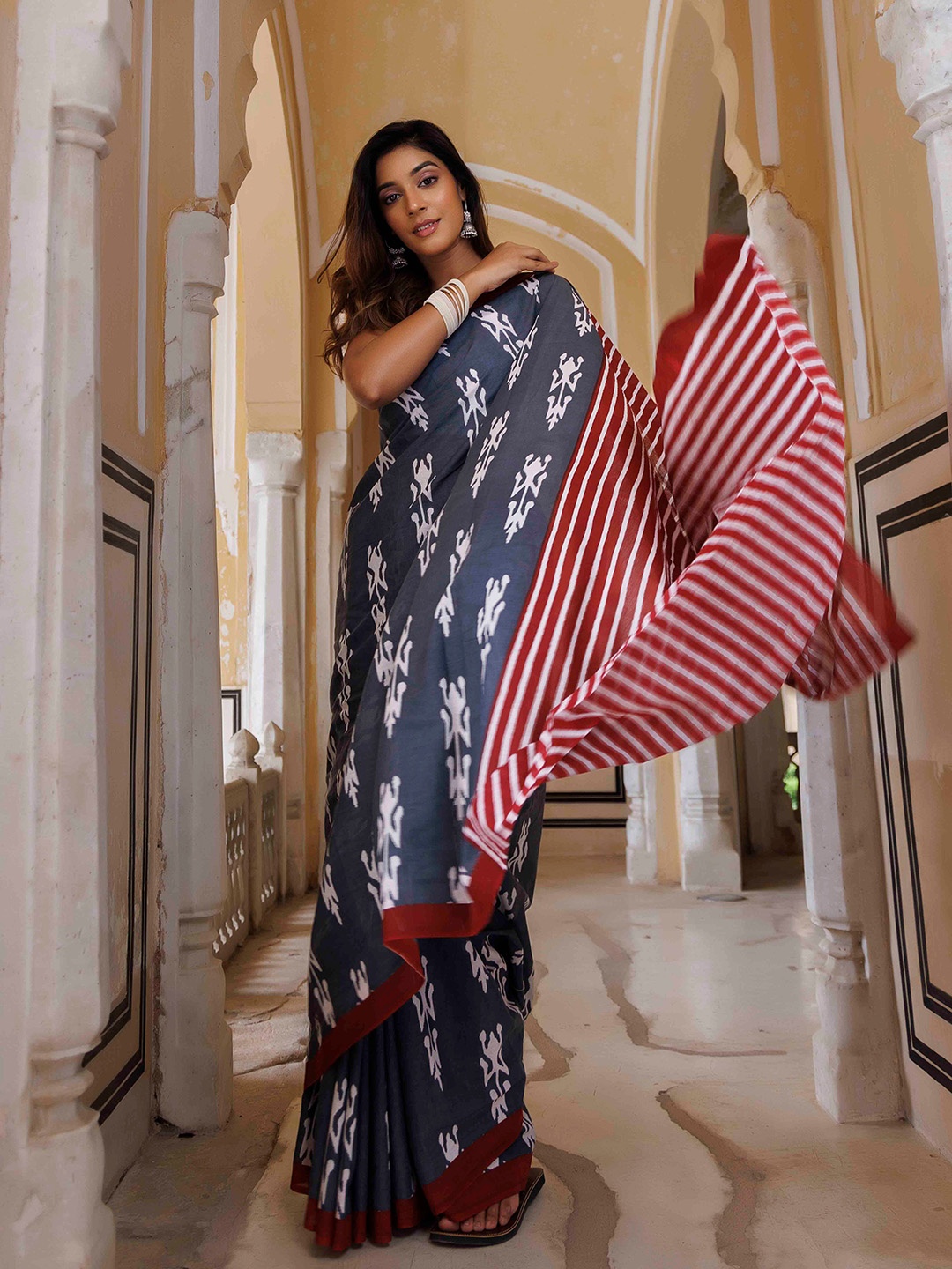 

Ragavi Printed Pure Cotton Saree, Grey