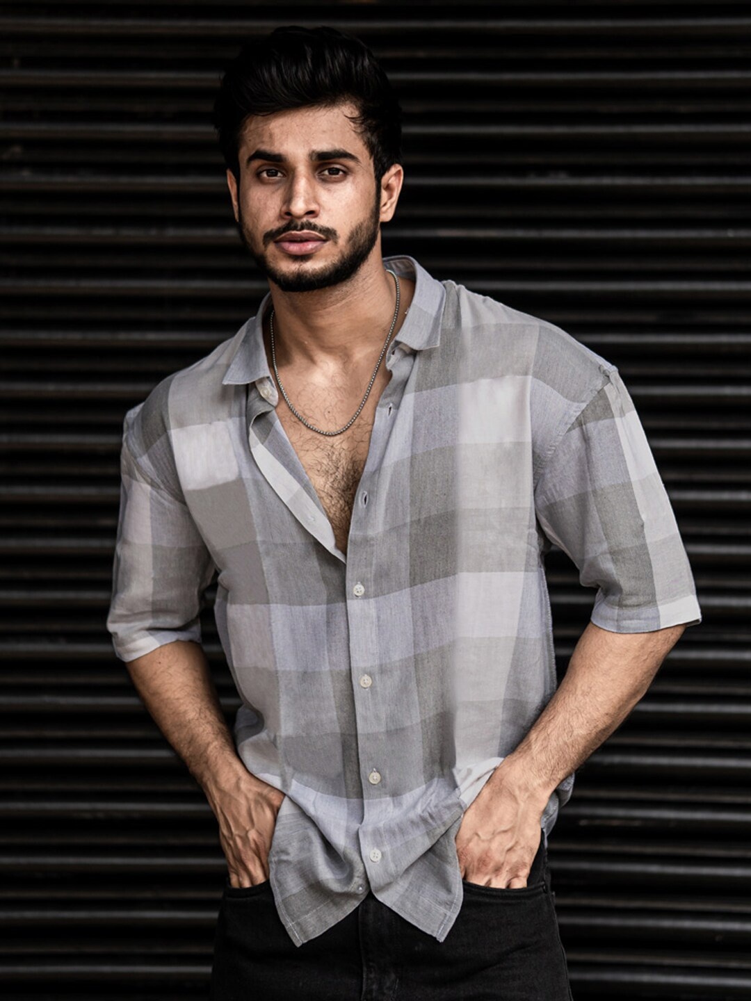 

Powerlook India Slim Checked Drop-Shoulder Sleeves Oversized Casual Shirt, Grey