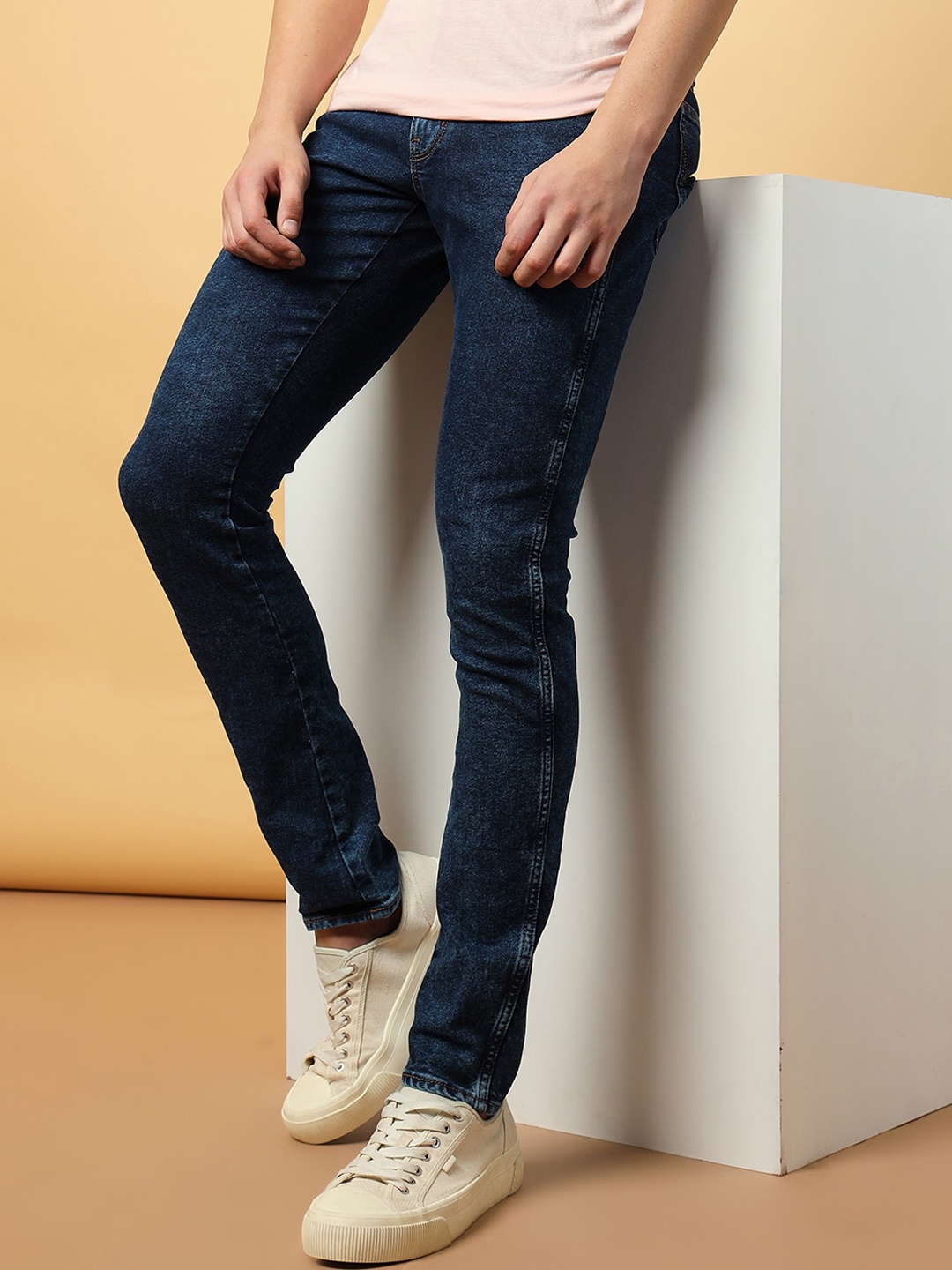 

Wrangler Men Vegas Skinny Fit Light Fade Low-Rise Stretchable Jeans, Blue