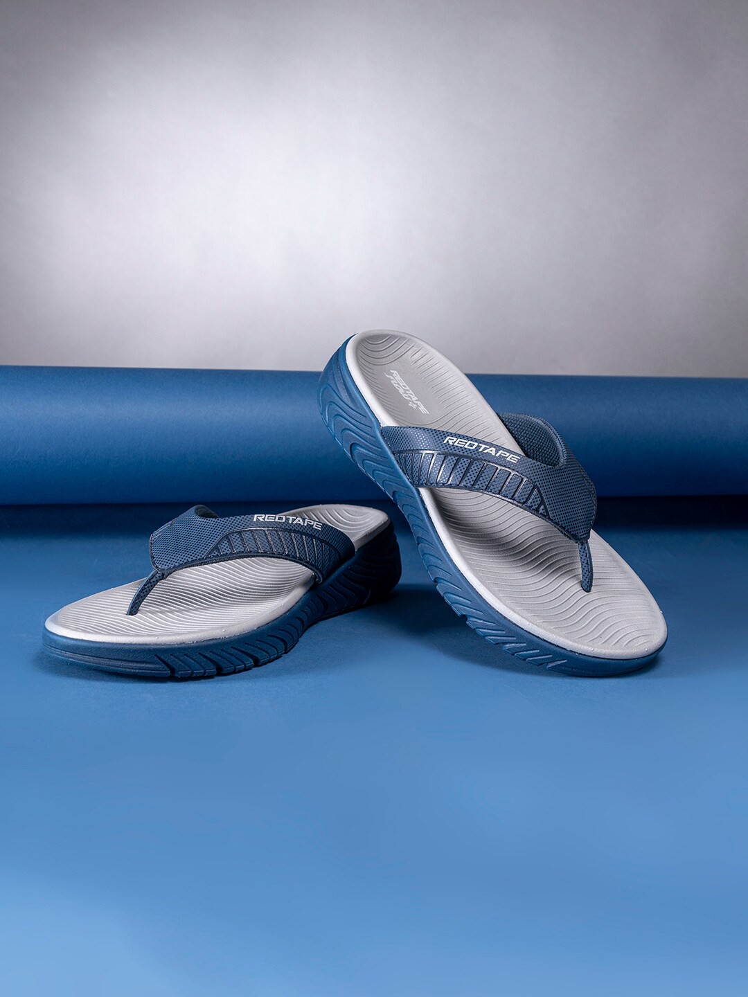 

Red Tape Men Textured Thong Flip-Flops, Navy blue