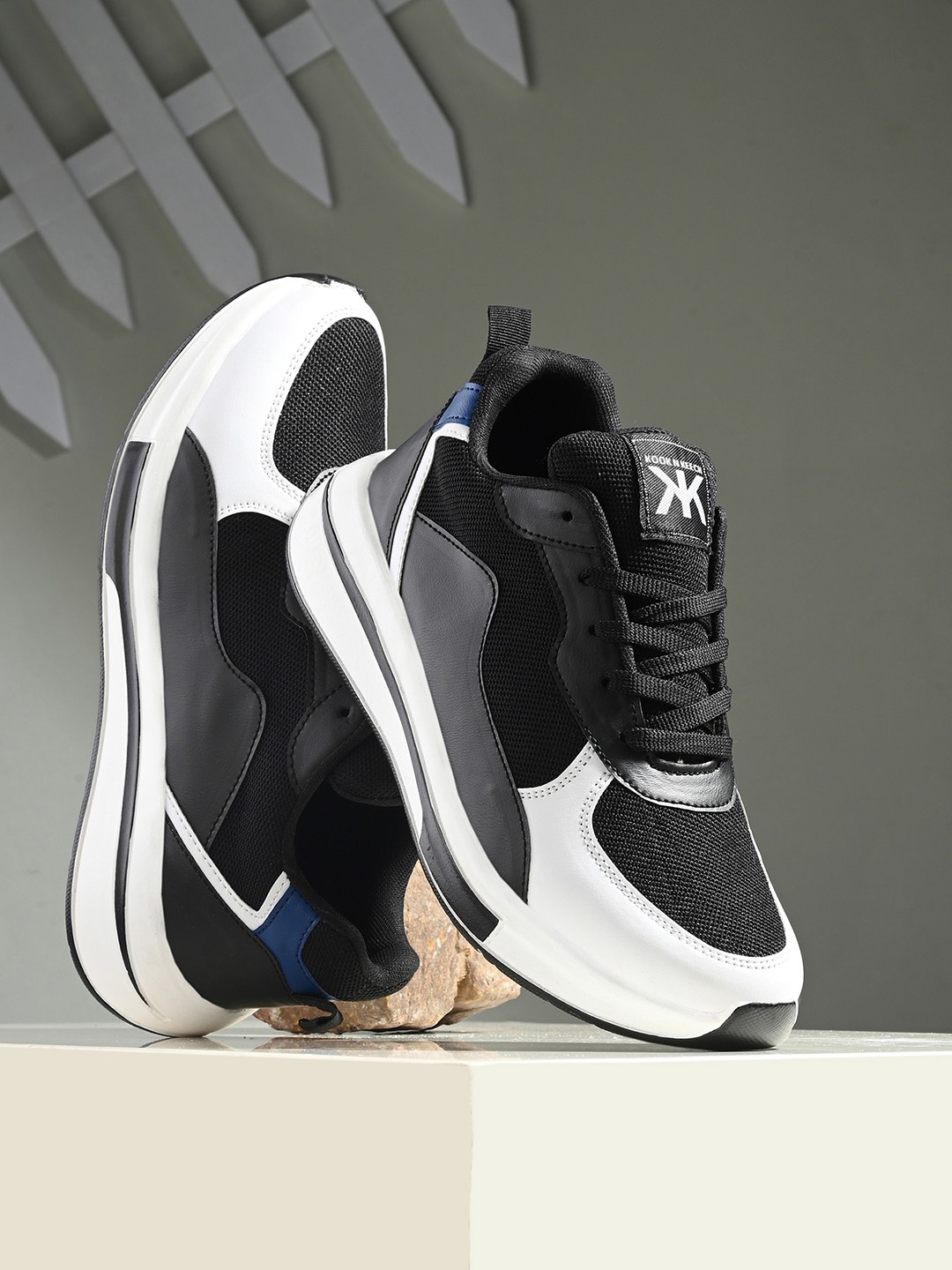 

Kook N Keech Men Black & White Colourblocked Lightweight Lace-Ups Sneakers