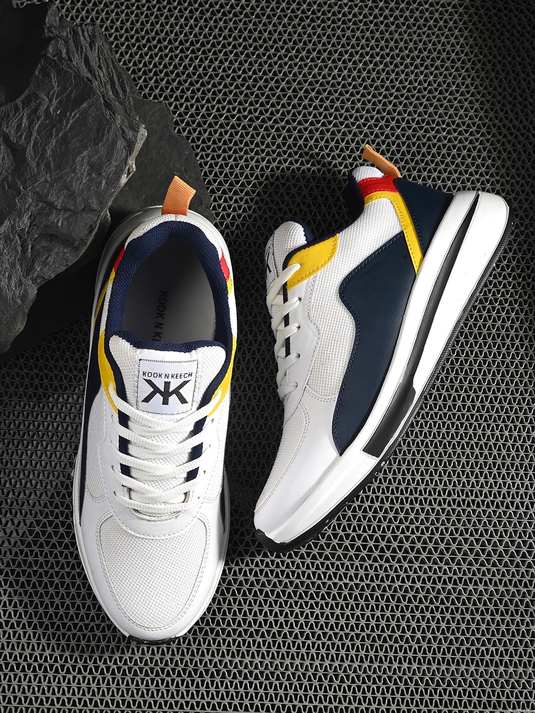 

Kook N Keech Men White & Yellow Colourblocked Lightweight Lace-Ups Sneakers