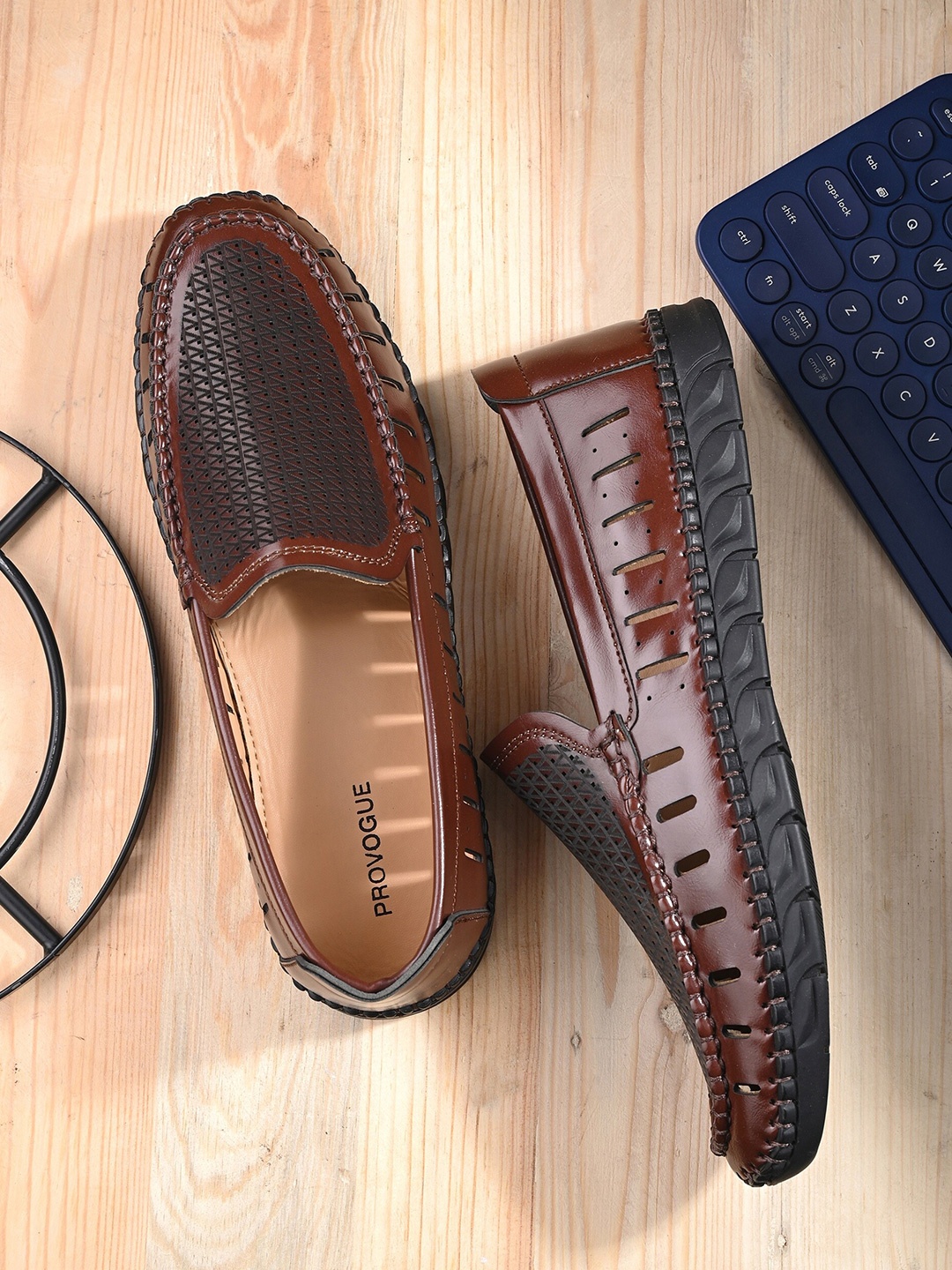 

Provogue Men Textured Shoe-Style Sandals, Brown