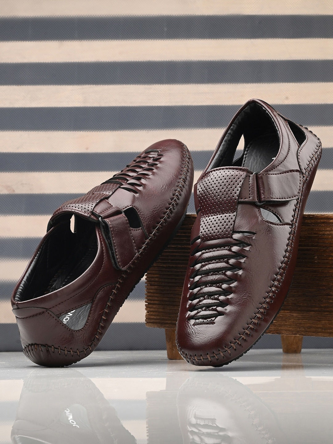 

Provogue Men Textured Shoe-Style Sandals, Brown