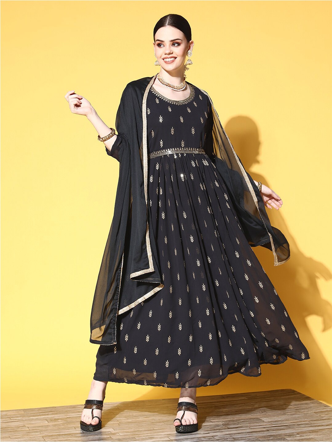 

Ishin Floral Embroidered Fit & Flare Ethnic Dress & Dupatta With Belt, Green