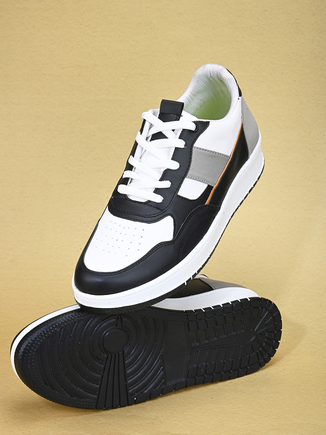 

Roadster Men Black & White Colourblocked Lightweight Lace-Ups Sneakers