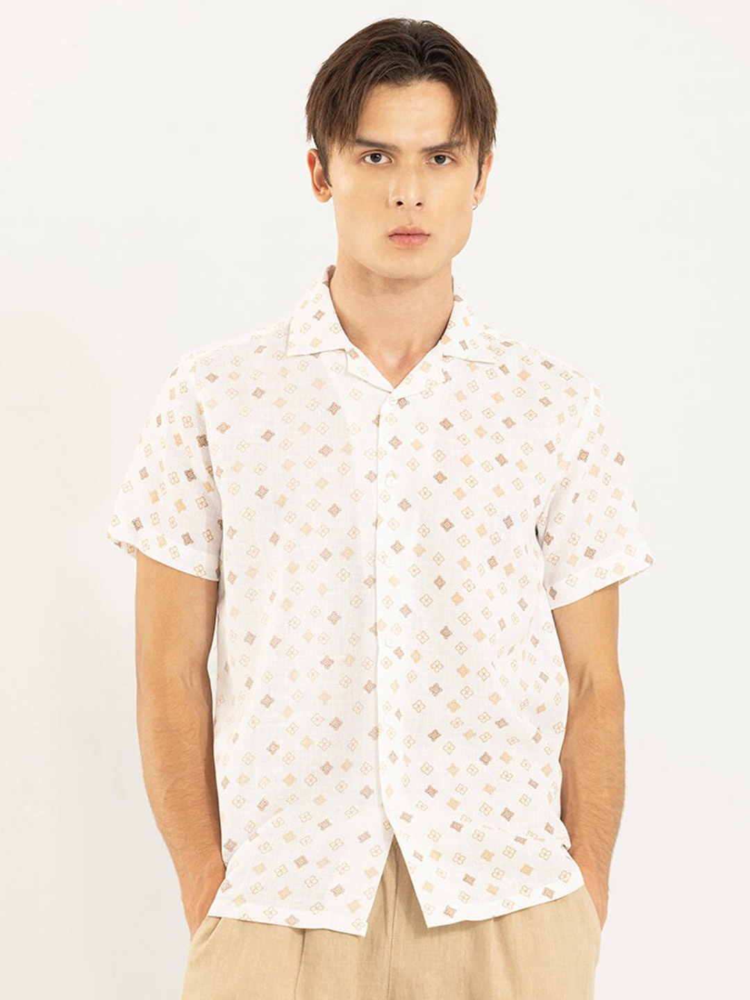 

Snitch Floral Printed Casual Shirt, Cream