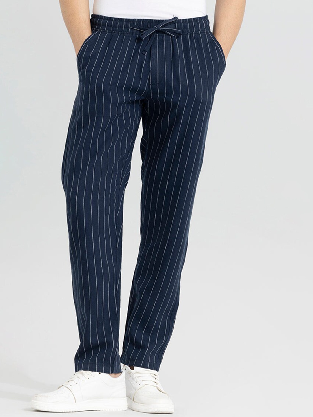

Snitch Men Striped Relaxed Cotton Linen Straight Fit Trousers, Navy blue