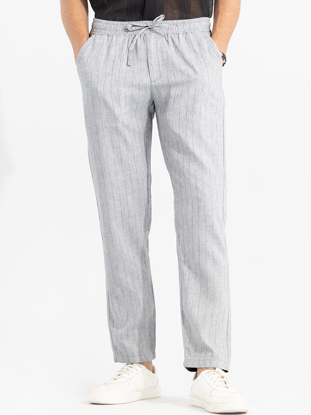 

Snitch Men Striped Relaxed Straight Fit Trousers, Grey