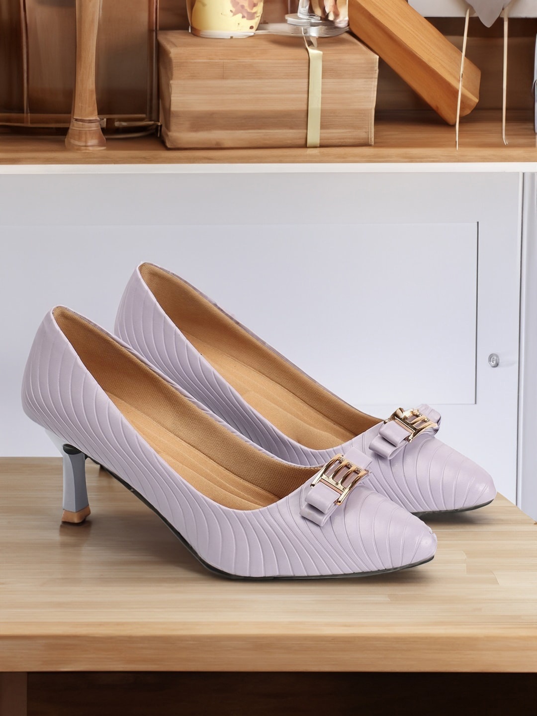 

DressBerry Lavender Pointed Toe Textured Kitten Pumps With Bows