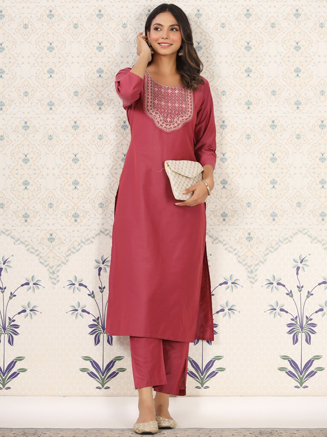 

Ode by House of Pataudi Floral Embroidered Yoke Sequined Straight Kurta with Trousers, Pink