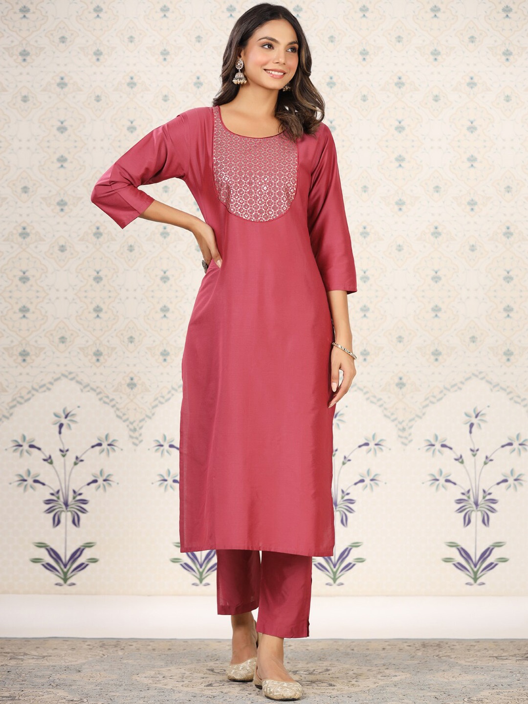 

Ode by House of Pataudi Ethnic Motifs Foil Printed Sequined Straight Kurta with Trousers, Pink