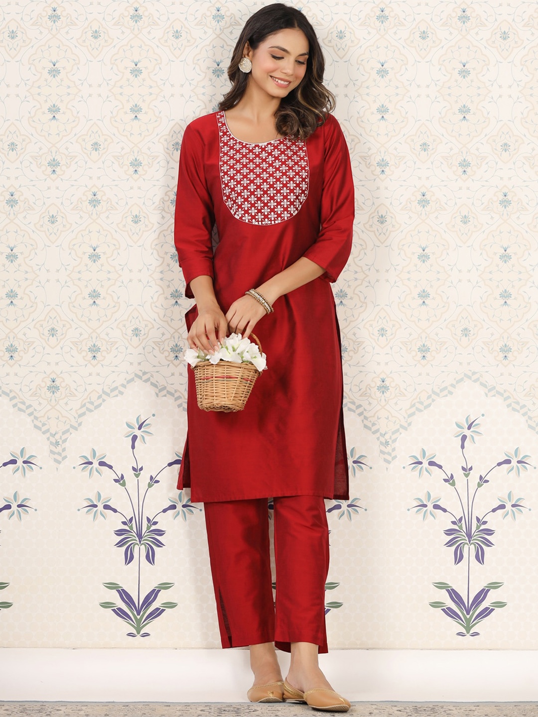 

Ode by House of Pataudi Floral Embroidered Kurta, Red