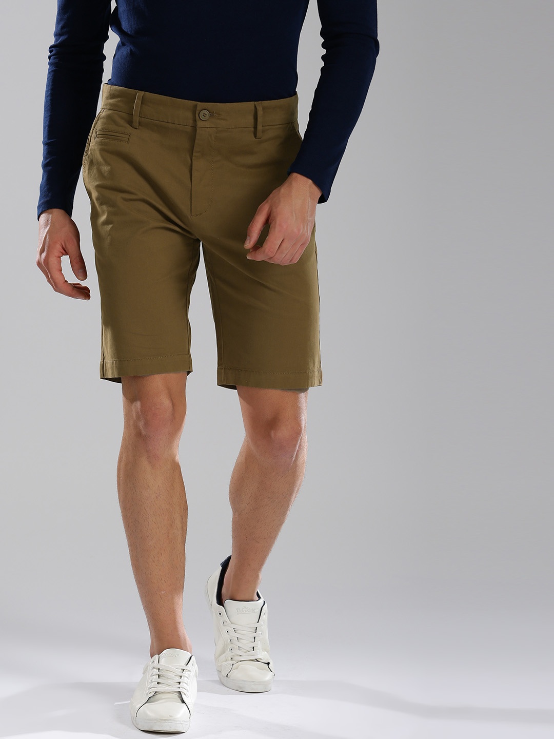 

Levis Men Brown Solid Regular Fit Chino Shorts