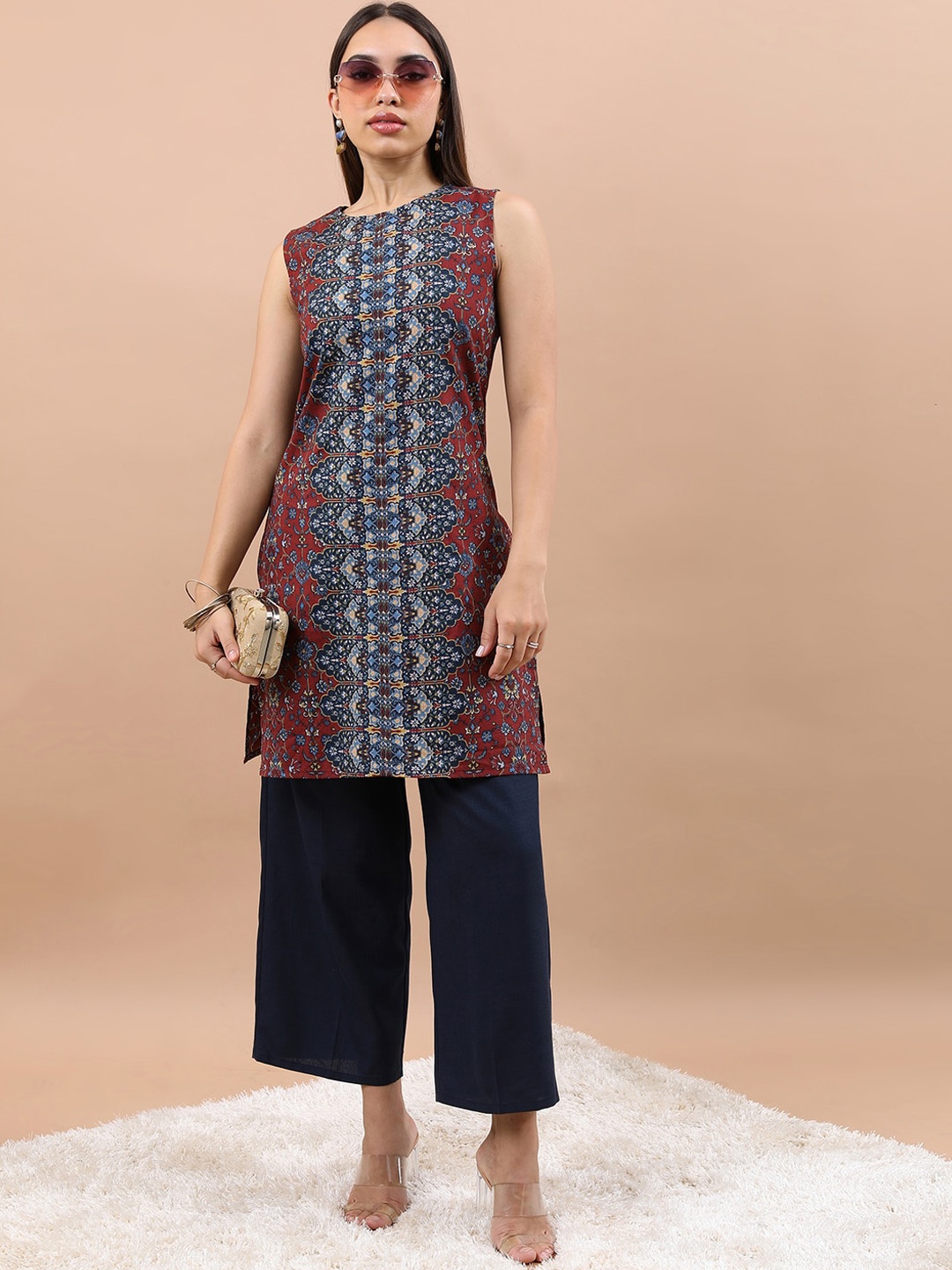 

Vishudh Ethnic Motifs Printed Kurta With Palazzos, Red