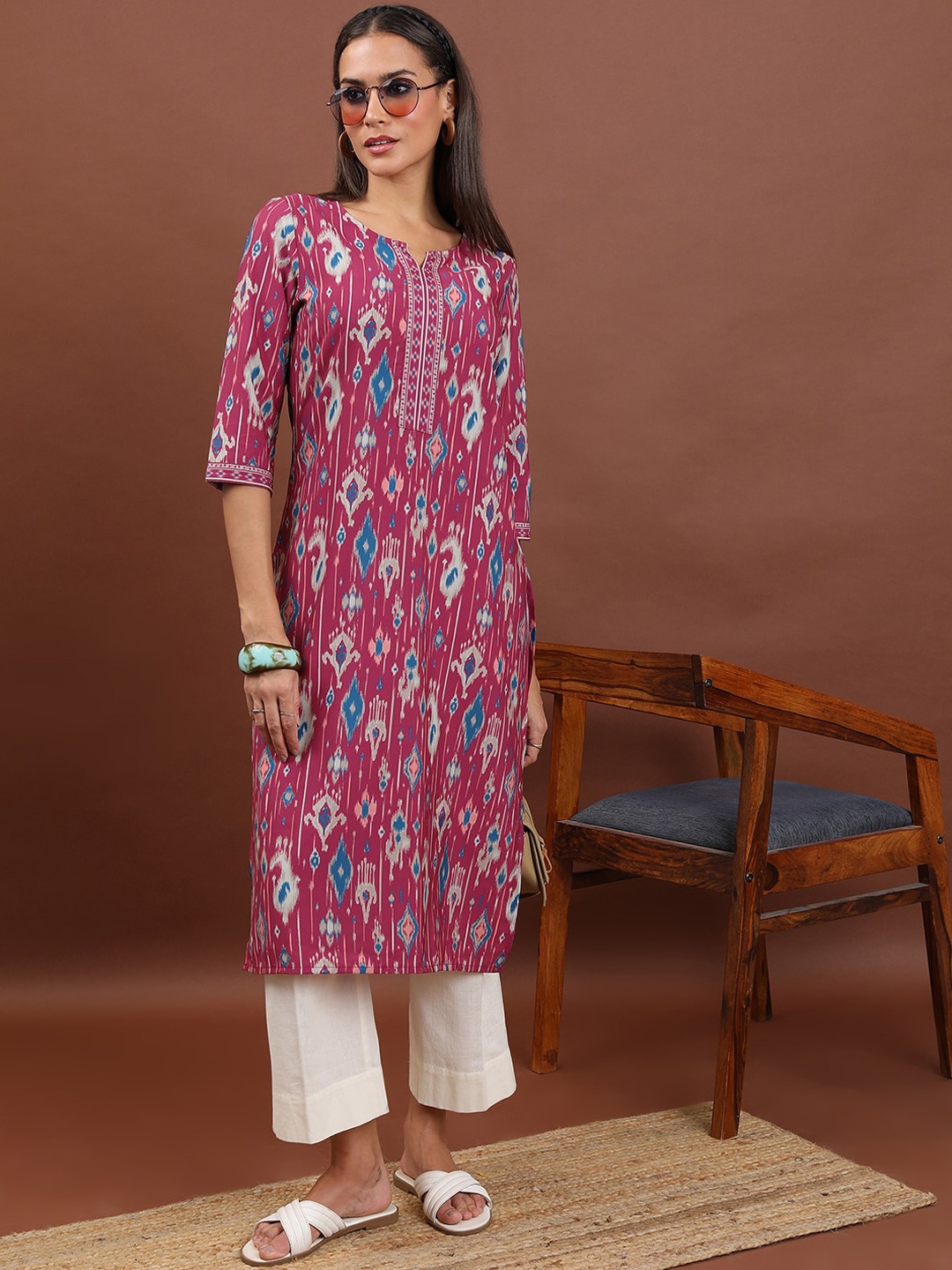 

Vishudh Ethnic Printed Straight Kurta, Magenta