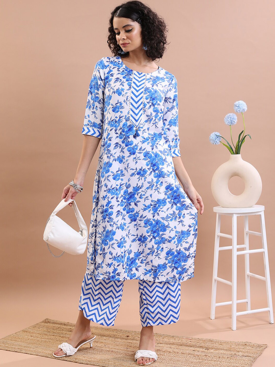 

Vishudh Floral Printed Kurta with Palazzos, Off white