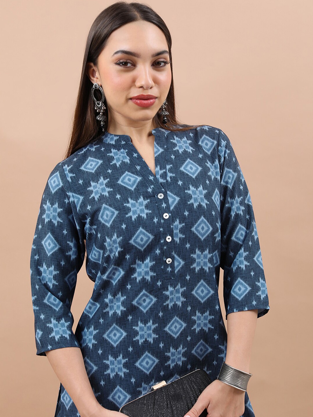 

Vishudh Geometric Printed Mandarin Collar Straight Regular Kurta, Navy blue