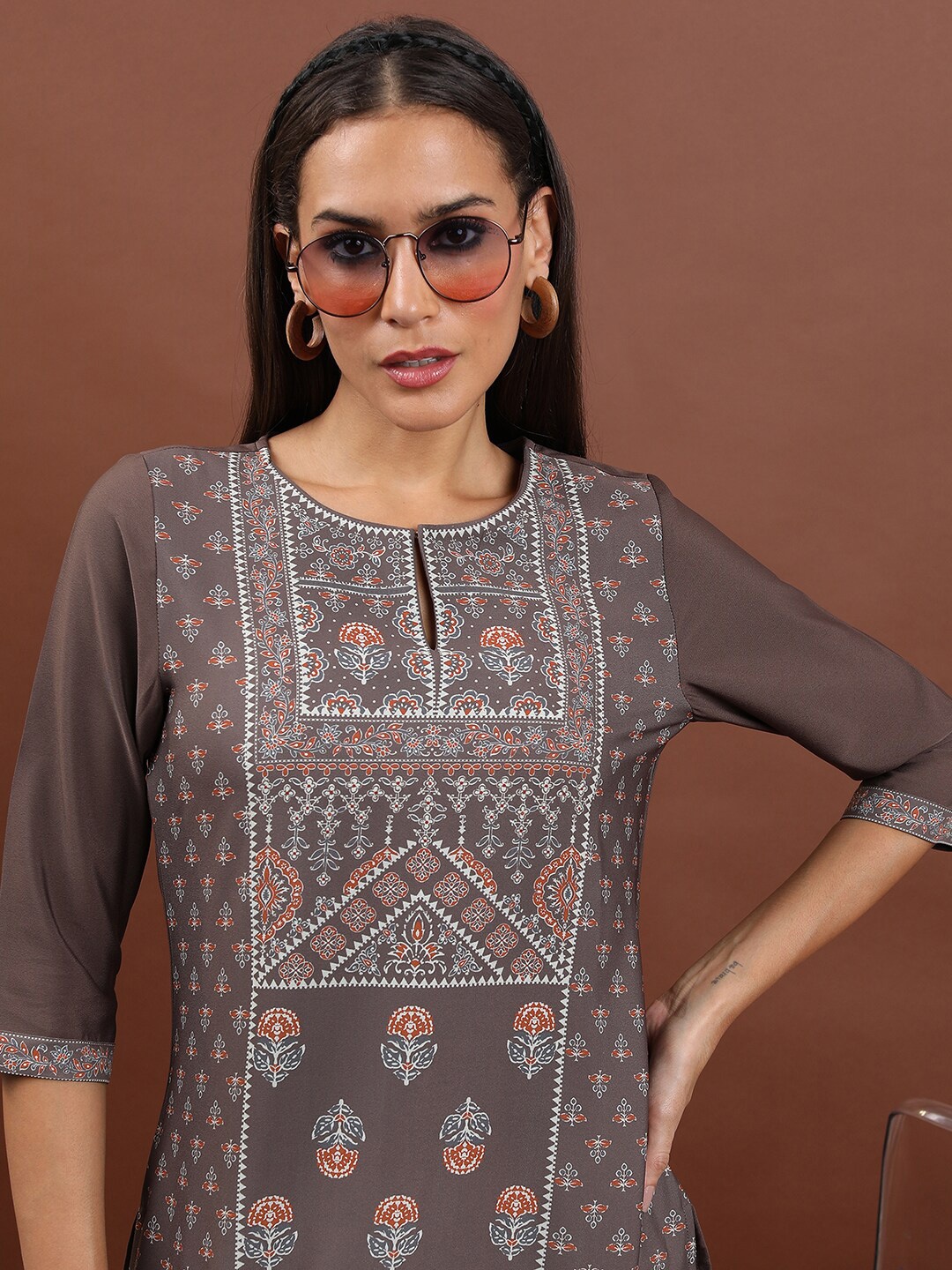 

Vishudh Ethnic Motifs Printed Straight Regular Kurta, Taupe