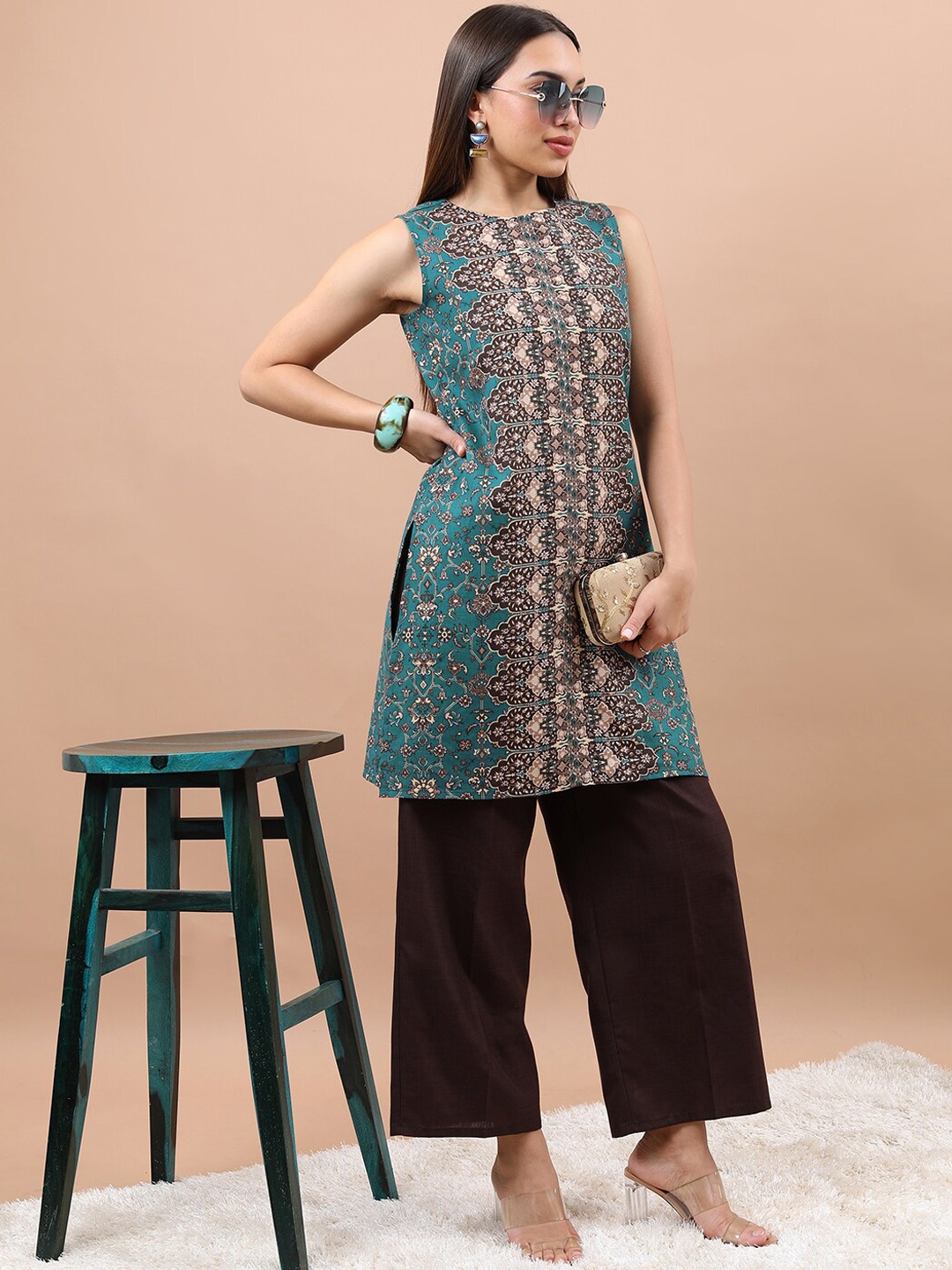 

Vishudh Ethnic Motifs Printed Straight Kurta with Trousers, Turquoise blue