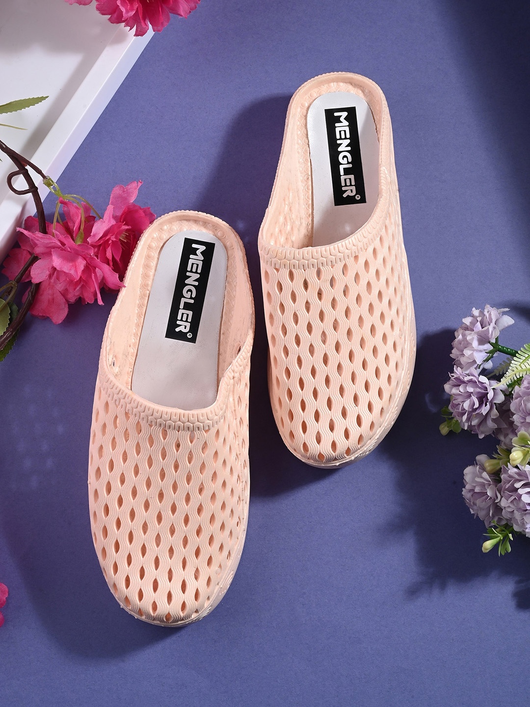 

MENGLER Women Self Design Slip-On Clogs, Pink