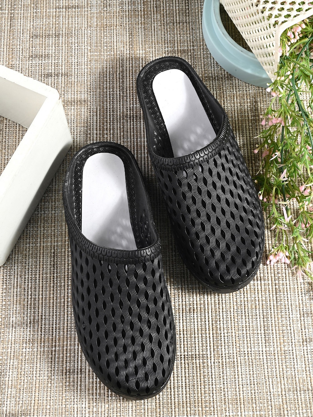 

MENGLER Women Self Design Sllip-On Clogs, Black