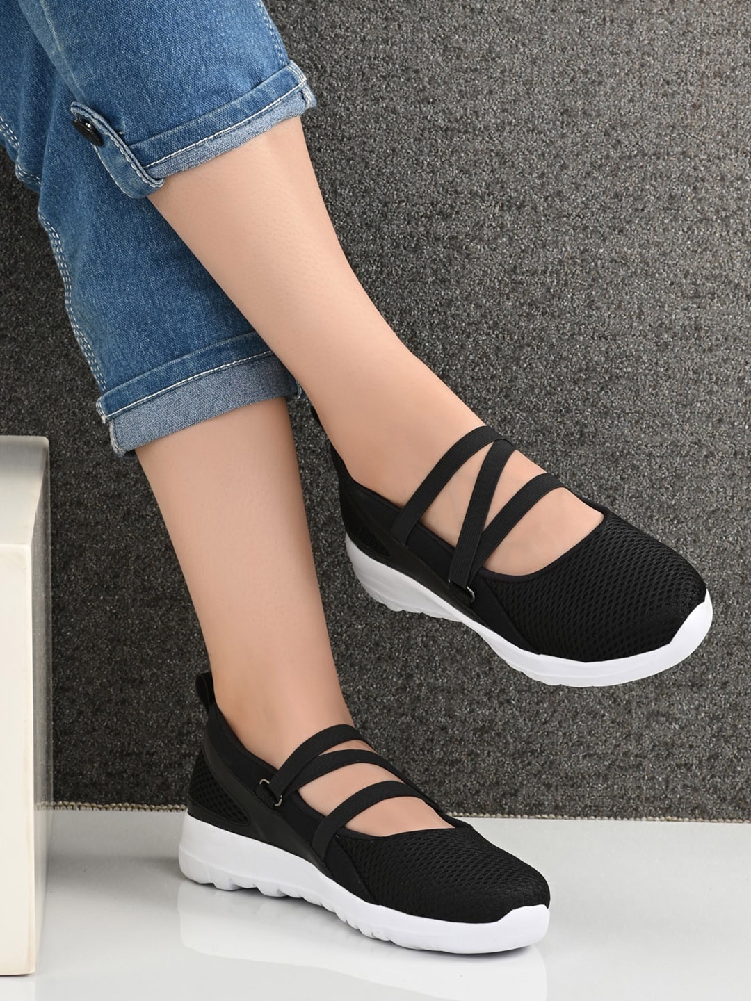 

MISEEN Women Textured Lightweight Slip-On Sneakers, Black
