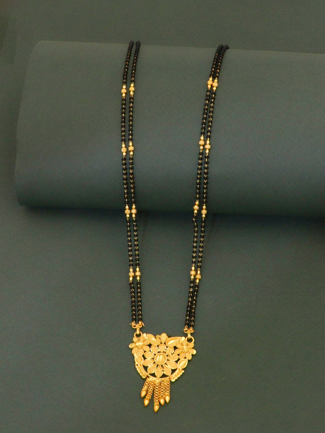 

Ramdev Art Fashion Jwellery Gold-plated Stone-Studded & Beaded Mangalsutra