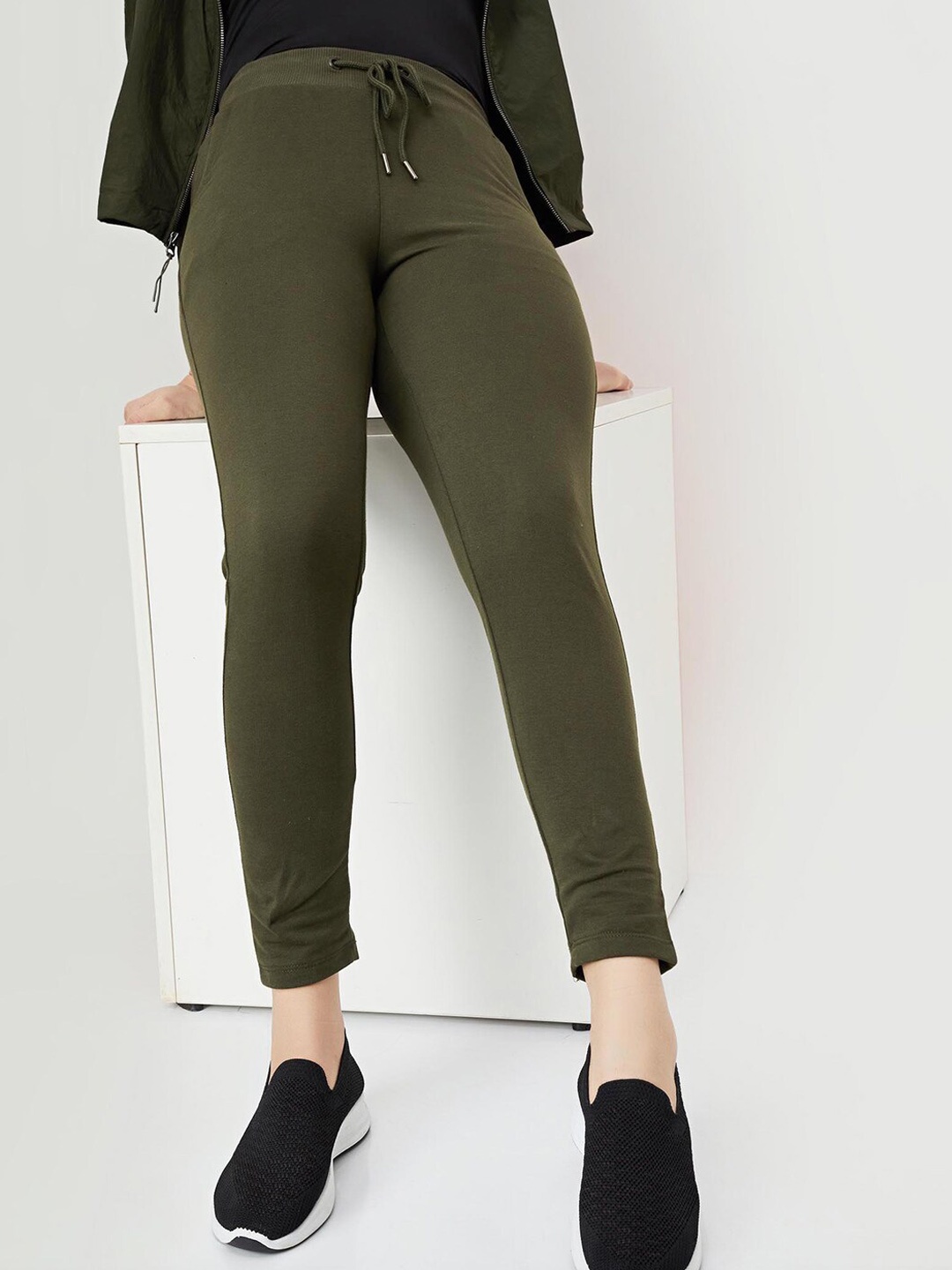 

max Women Mid-Rise Regular Track Pants, Olive