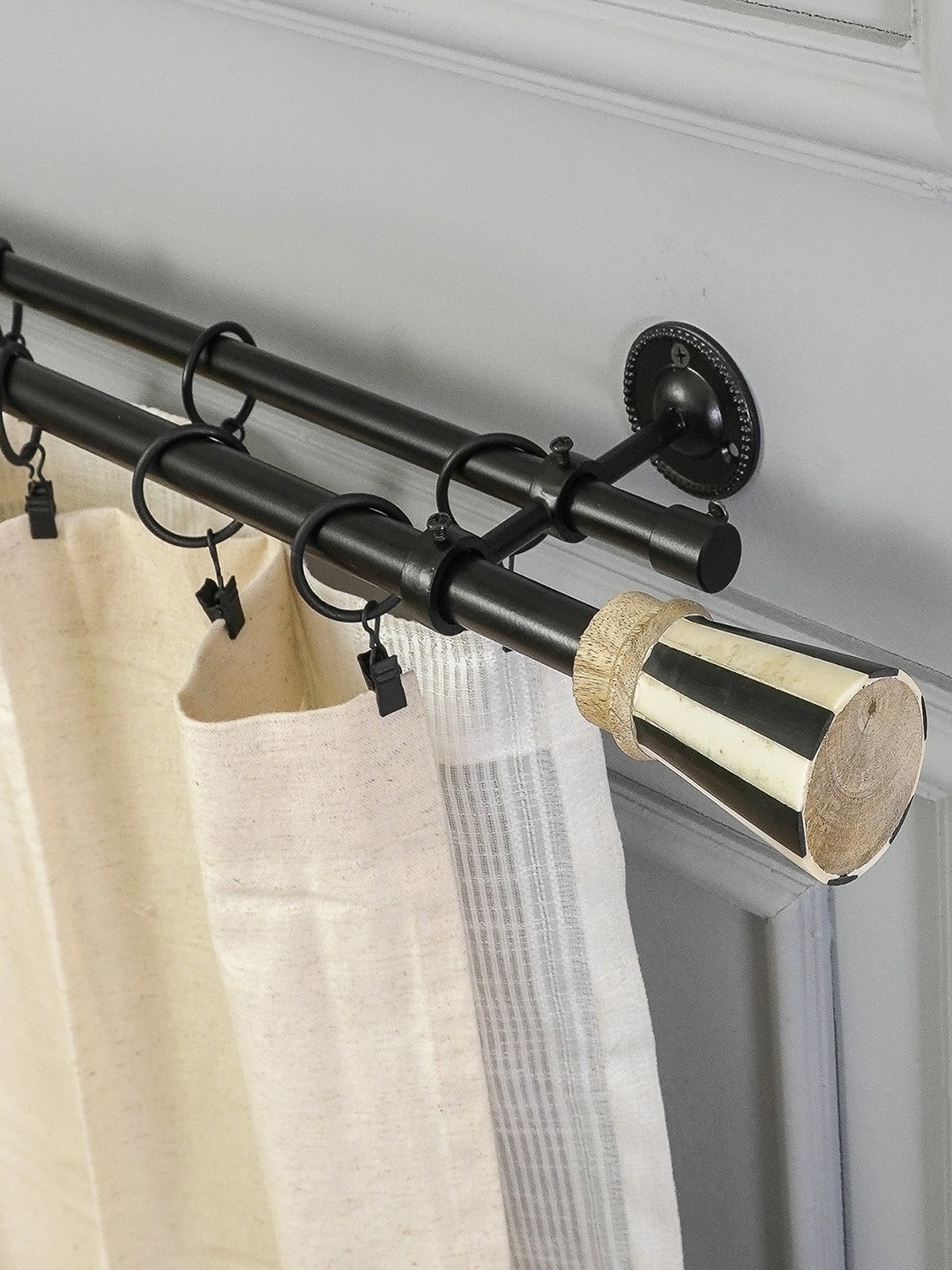 

The Decor Mart Black Extendable Curtain Rods With Brackets
