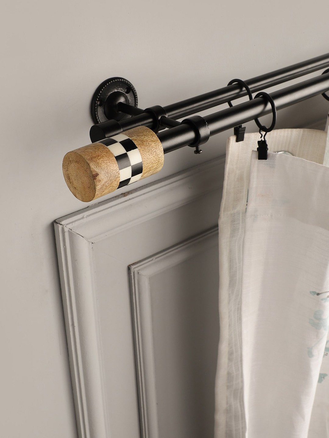 

The Decor Mart Black Extendable Curtain Rods With Brackets