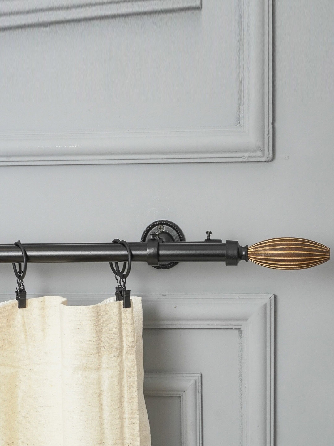 

The Decor Mart Black & Brown Iron Curtain Rods With Brackets