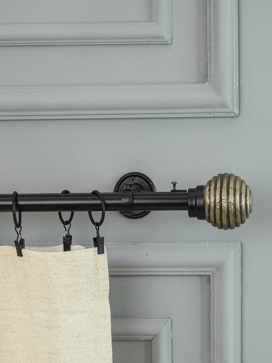 

The Decor Mart Black Extendable Curtain Rods With Brackets