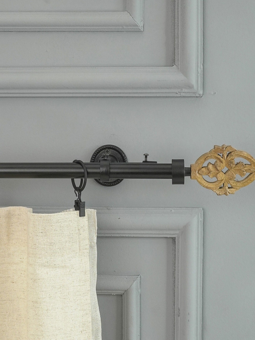 

The Decor Mart Black & Brown Iron Curtain Rods With Brackets
