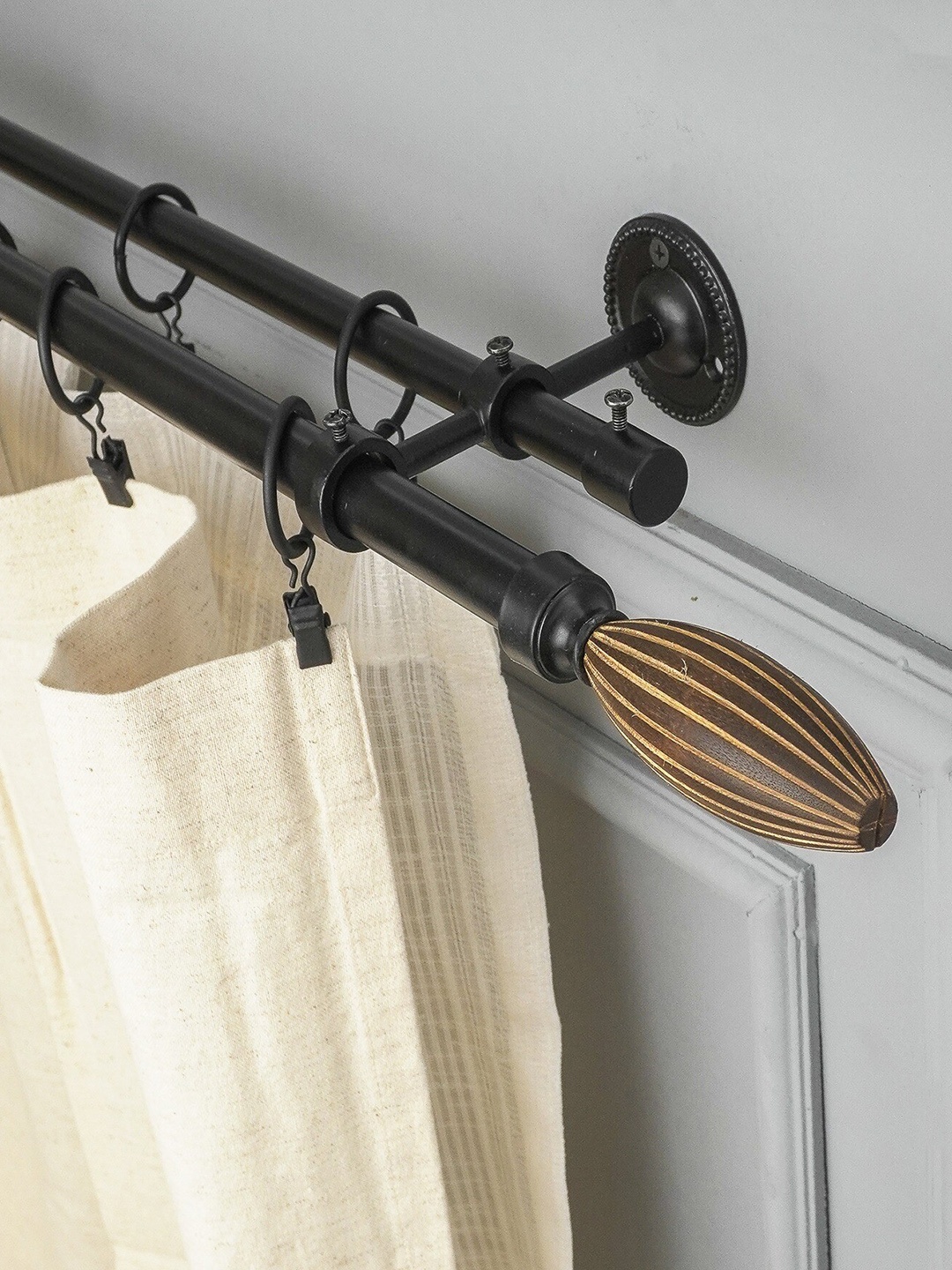 

The Decor Mart 2-Pcs Black & Brown Curtain Rods