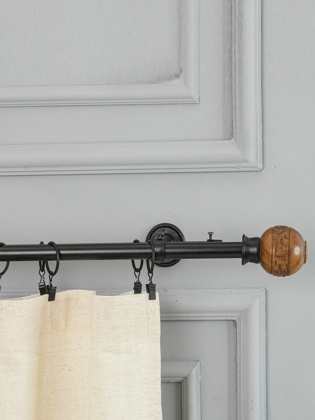 

The Decor Mart Black & Brown Iron Curtain Rods With Brackets
